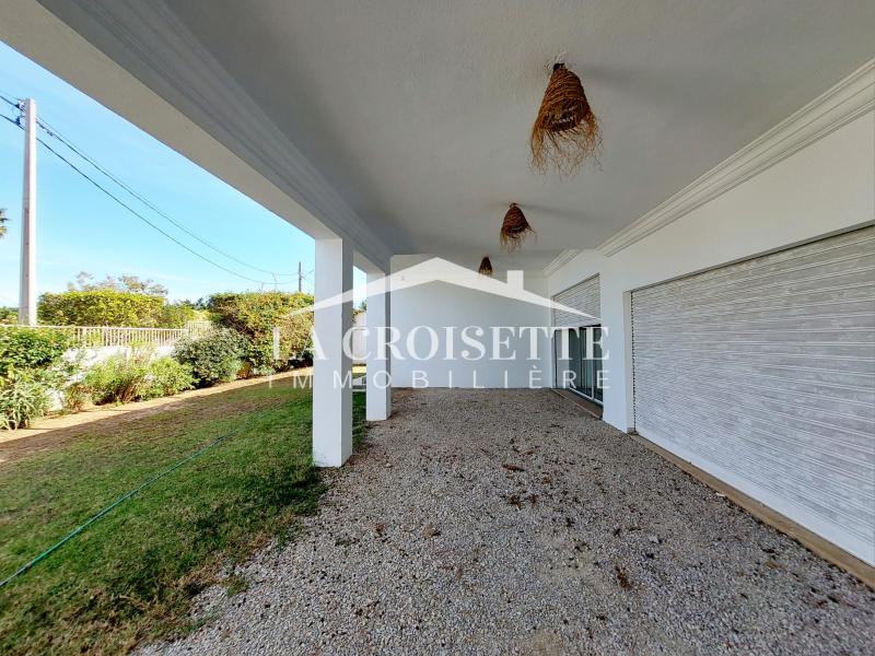 Villa S+5 vue sur mer avec piscine à La Marsa